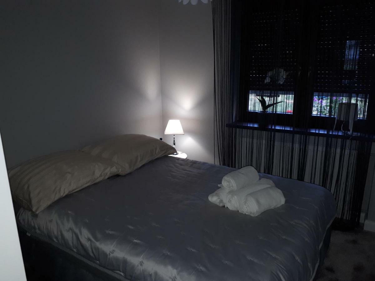 Apartamenty Centrum- Kochanowskiego -Dawniej Two-Bedroom Apartment زيلونا غورا المظهر الخارجي الصورة