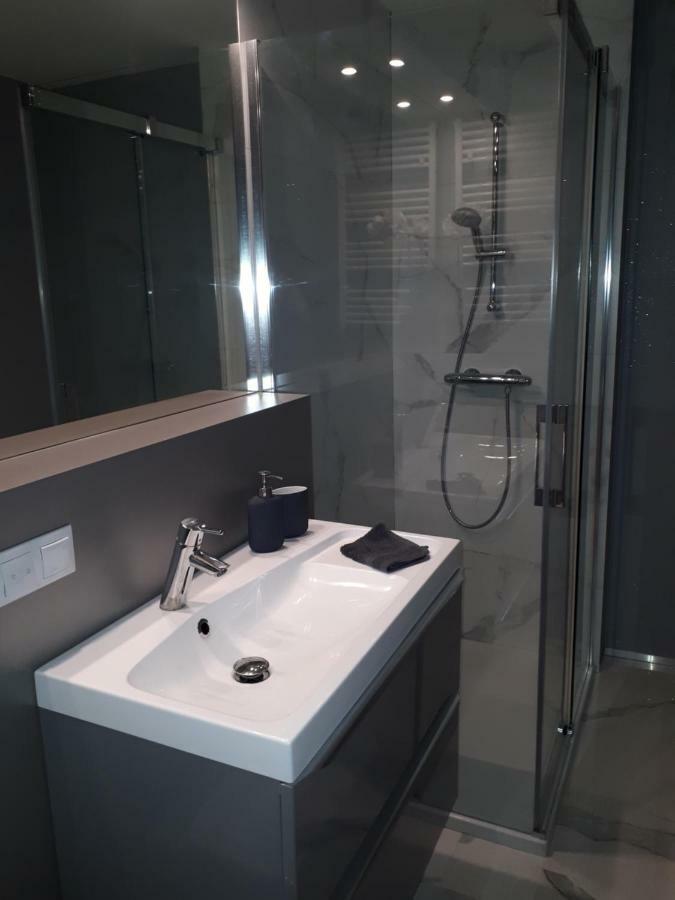 Apartamenty Centrum- Kochanowskiego -Dawniej Two-Bedroom Apartment زيلونا غورا المظهر الخارجي الصورة