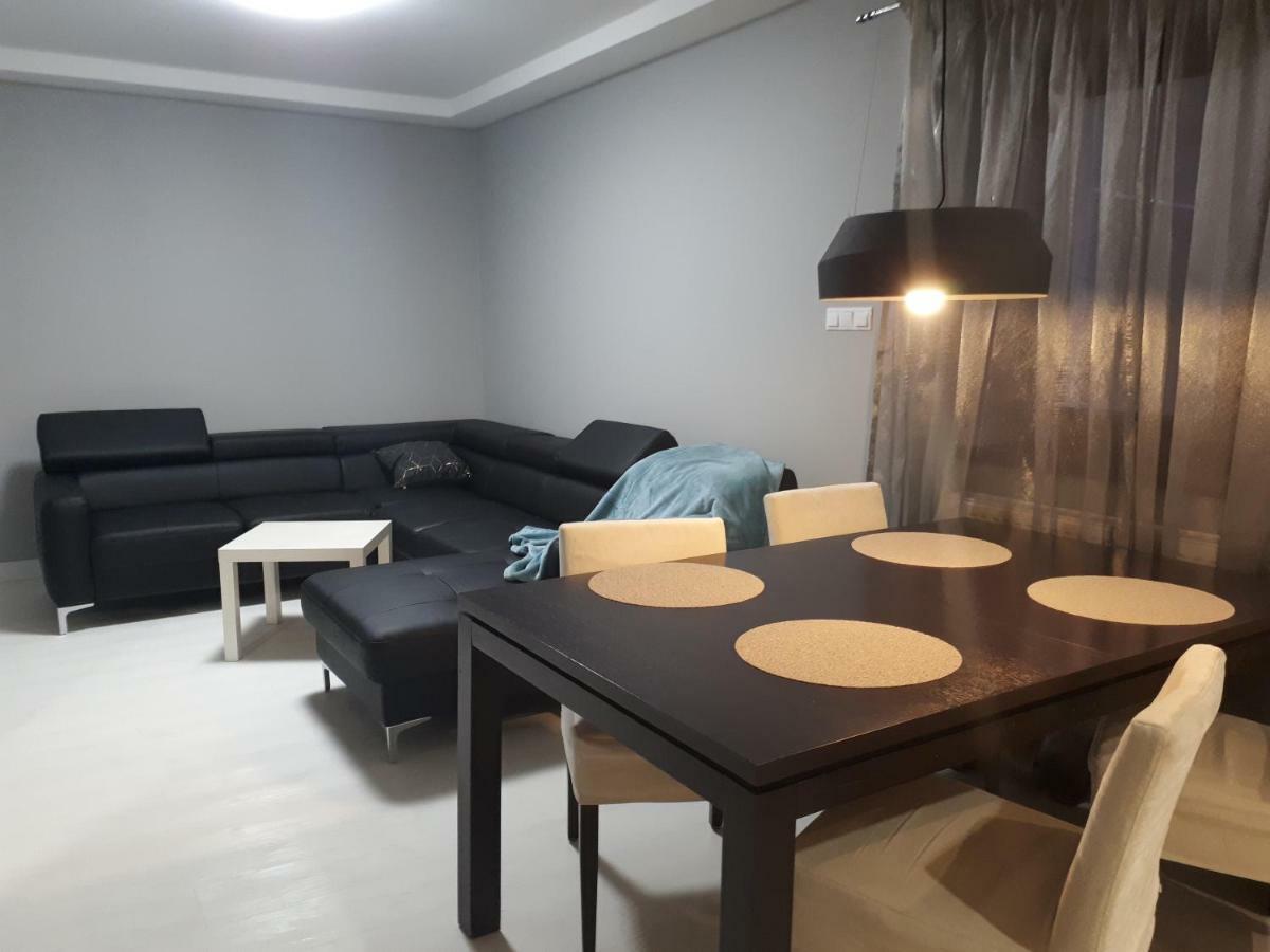 Apartamenty Centrum- Kochanowskiego -Dawniej Two-Bedroom Apartment زيلونا غورا المظهر الخارجي الصورة