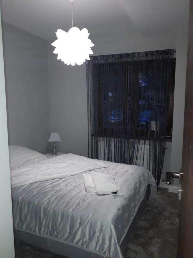 Apartamenty Centrum- Kochanowskiego -Dawniej Two-Bedroom Apartment زيلونا غورا المظهر الخارجي الصورة
