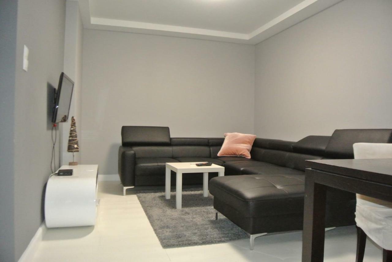 Apartamenty Centrum- Kochanowskiego -Dawniej Two-Bedroom Apartment زيلونا غورا المظهر الخارجي الصورة