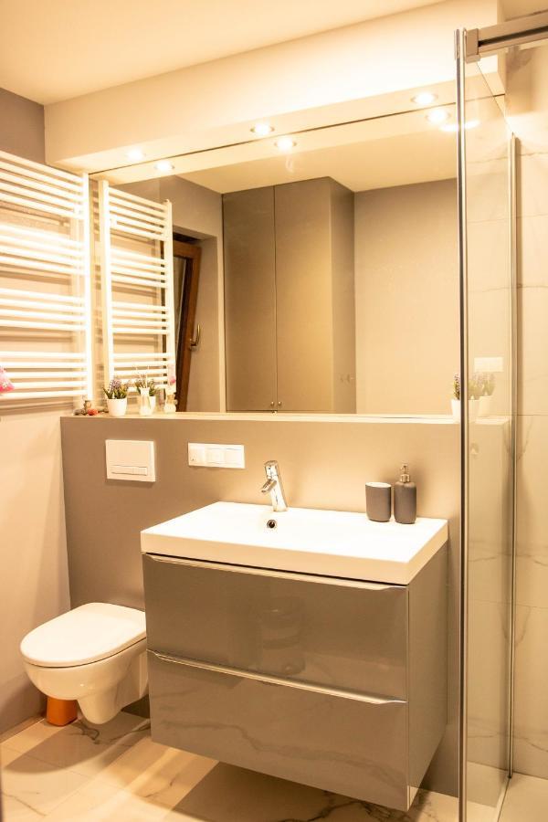 Apartamenty Centrum- Kochanowskiego -Dawniej Two-Bedroom Apartment زيلونا غورا المظهر الخارجي الصورة